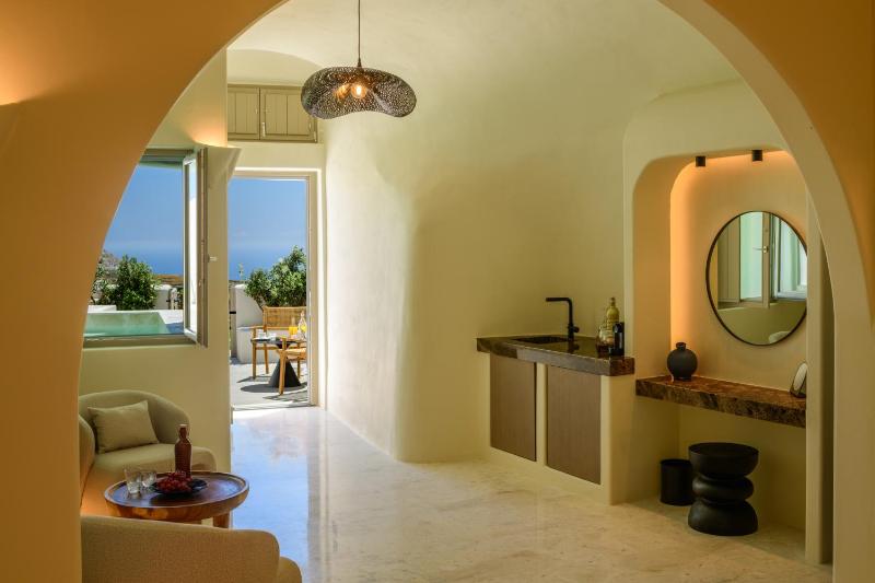 Avelora Suites - image 5