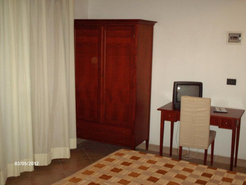 Family Room (2 Adults + 1 Child) image 4