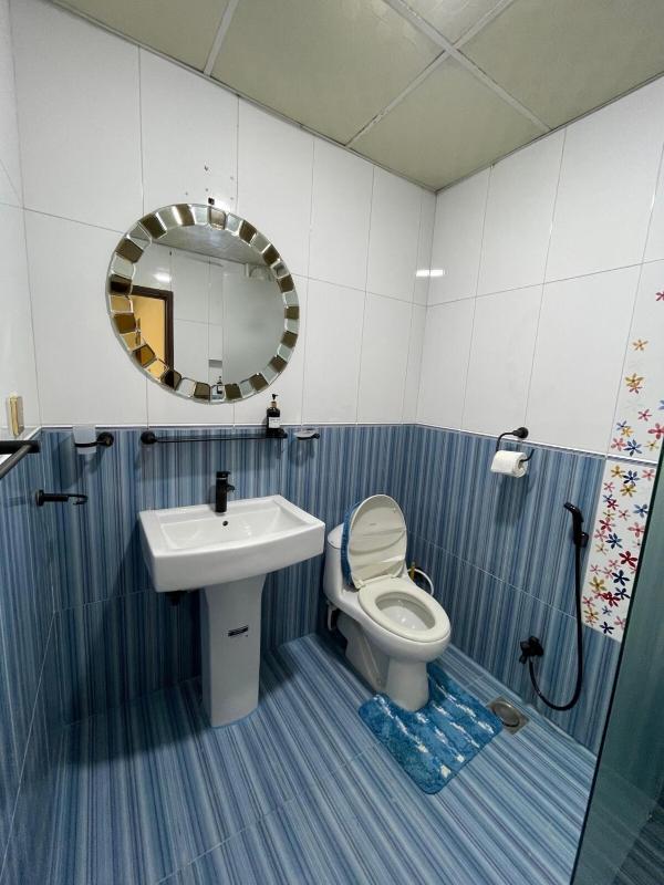 KHI -Hameeda Heights Luxury 4BR-Spacious Family Haven - image 2