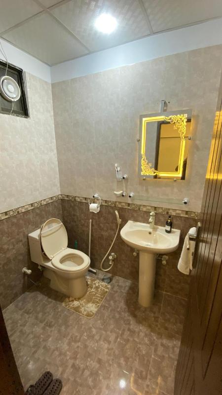 KHI -Hameeda Heights Luxury 4BR-Spacious Family Haven - image 12