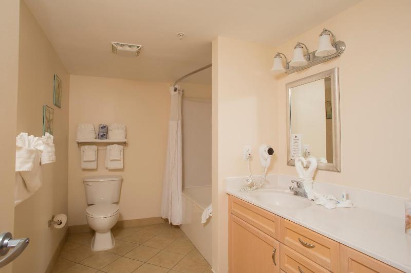 Two-Bedroom Suite with Ocean View image 4