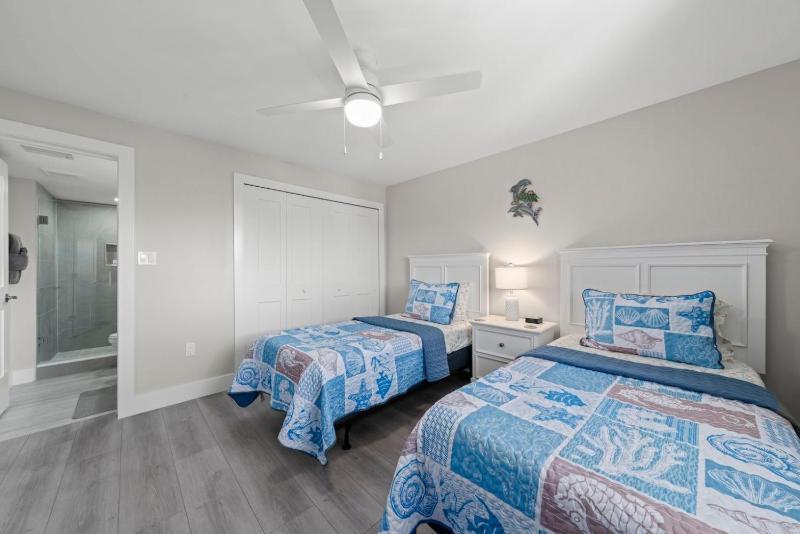 Island Beach Club #P3C - image 27