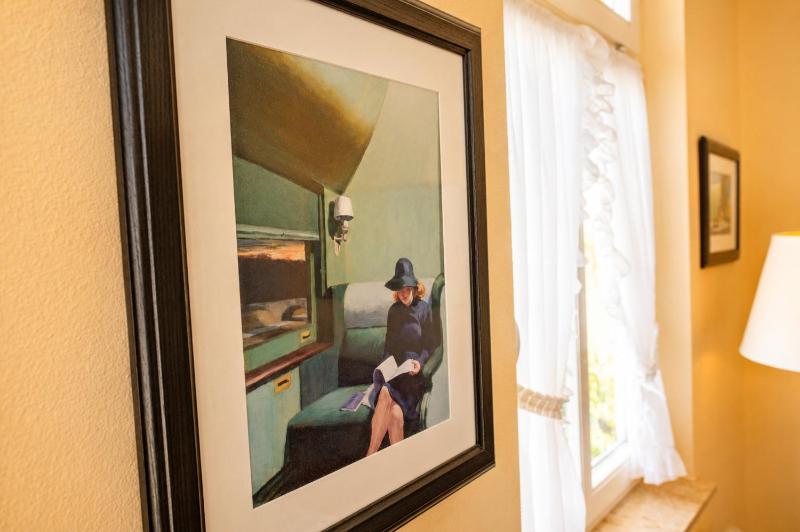 Captains Lounge - image 12