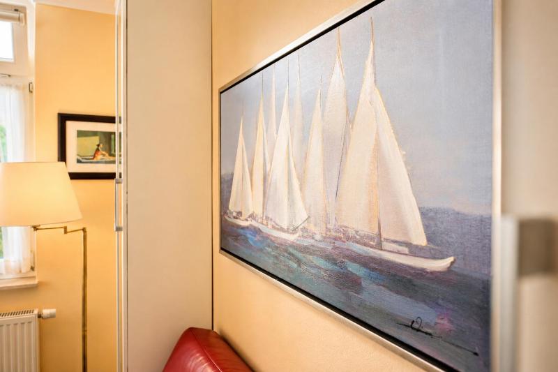 Captains Lounge - image 14