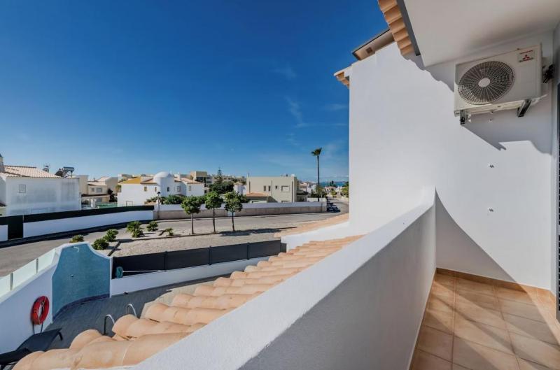 Spacious 4-Bedroom Villa with Private Pool - image 10