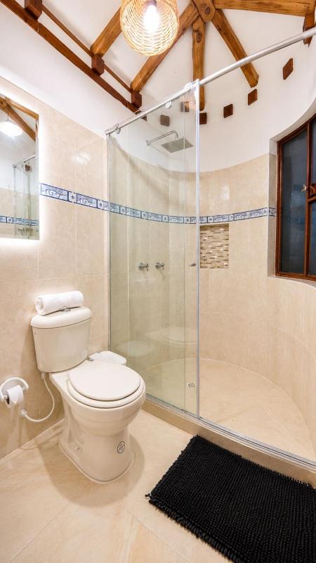 Cabaña familiar con 3 dormitorios y baños privados - image 19