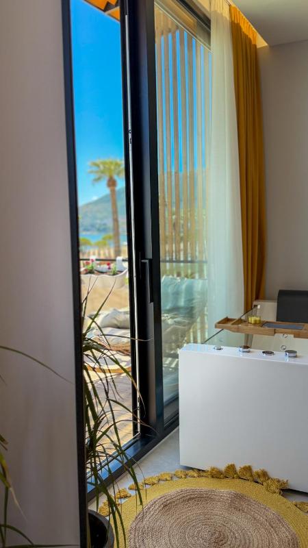 TreA Suites with Jacuzzi  By Aria - image 10