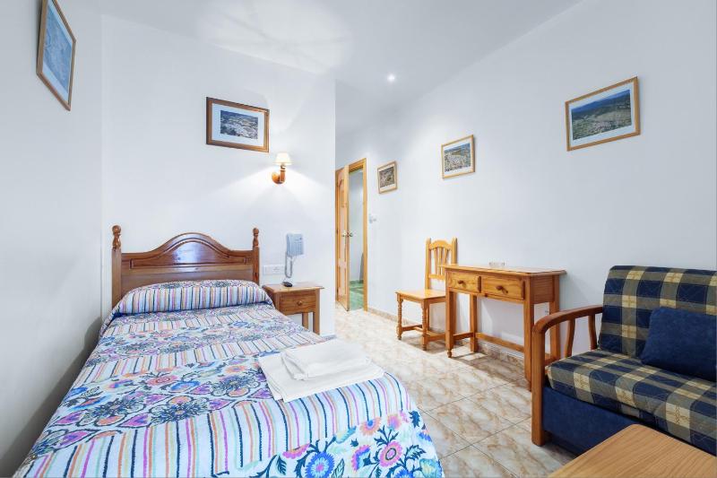 Single Room image 3