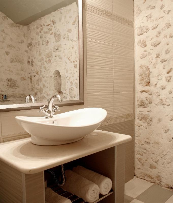 Standard Triple Room image 2