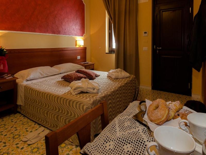 Double Room image 1