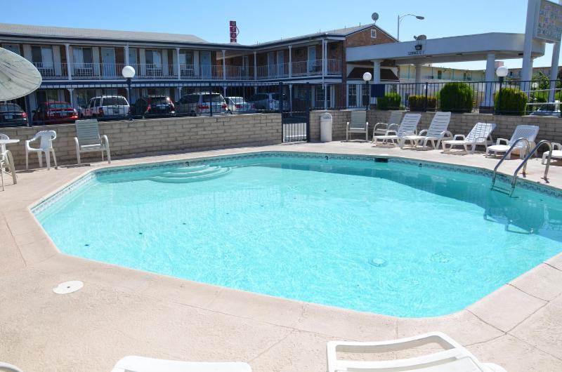 University Inn - image 21