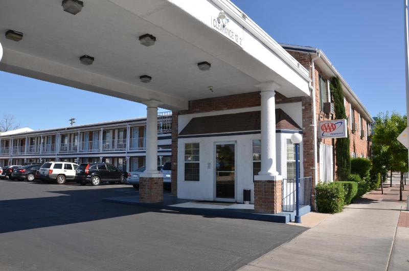 University Inn - image 29