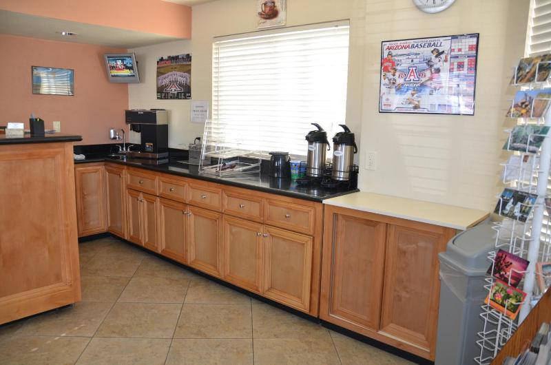 University Inn - image 19