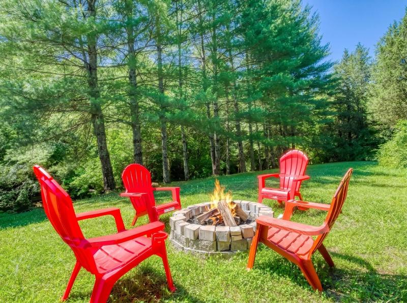 Spirit Bear Private Smoky Mountain Cabin on 4 Acres with Hot Tub - image 30