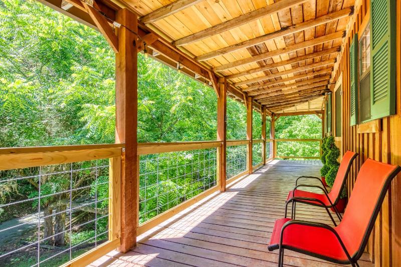 Spirit Bear Private Smoky Mountain Cabin on 4 Acres with Hot Tub - image 24