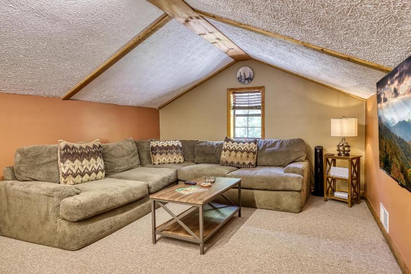 Spirit Bear Private Smoky Mountain Cabin on 4 Acres with Hot Tub - image 41