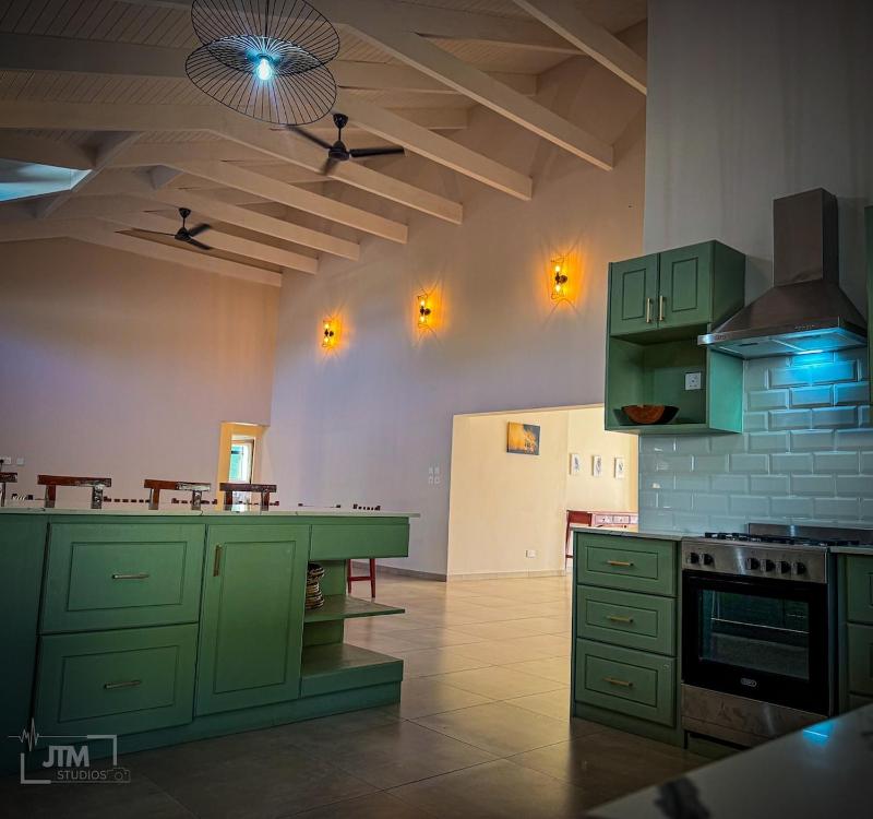 Judith & Sylvester Hideaway - image 2