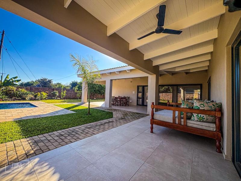 Judith & Sylvester Hideaway - image 11