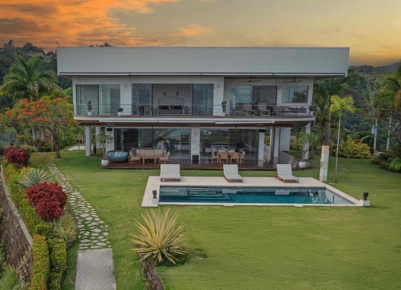 Cuarto con baño en Playa Hermosa Puntarenas - image 7