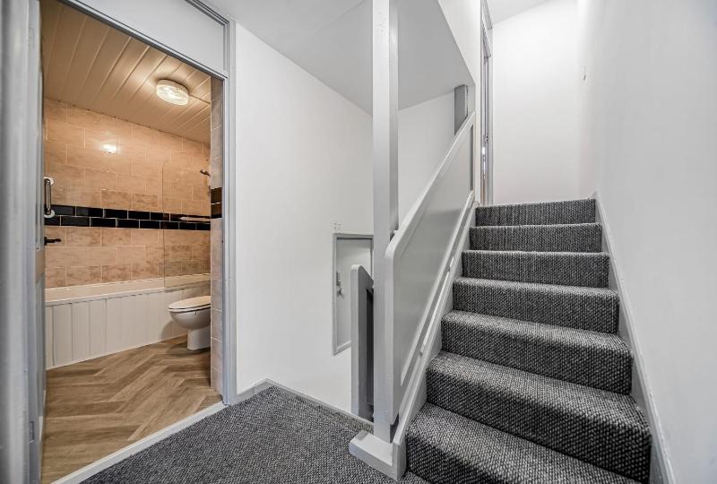 Arena Central 3 Bedrooms Free Parking Perfect for Contractors Relocation and Professional Stays - image 18