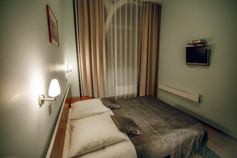 Budget Single Room image 3