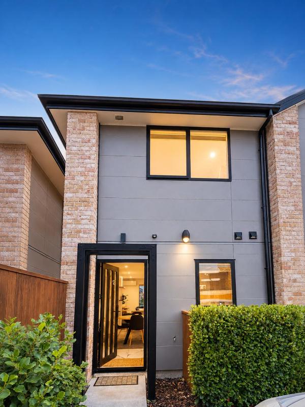 Hagley Park doorstep - free parking & EV plug-in - Bookahome - image 1