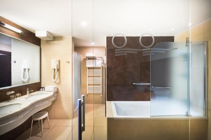Suite for 2+2 Seaview image 3