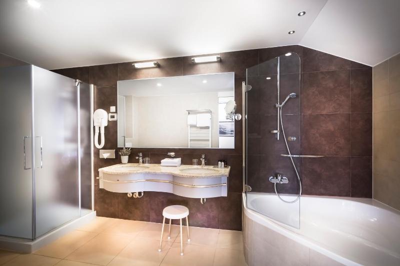 Suite for 4+2 with Jacuzzi Seaview image 4