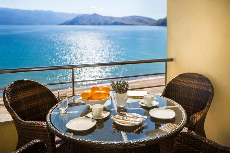 Suite for 2+2 with Jacuzzi Seaview image 4