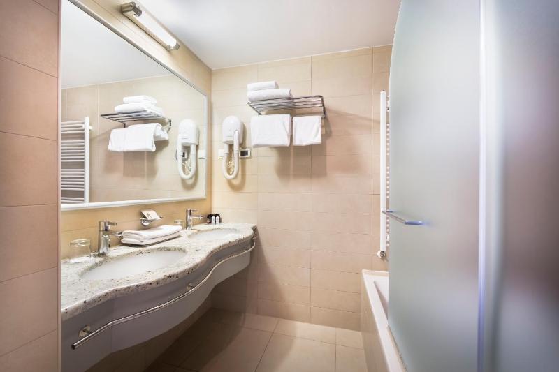 Suite for 2+2 with Jacuzzi Seaview image 3