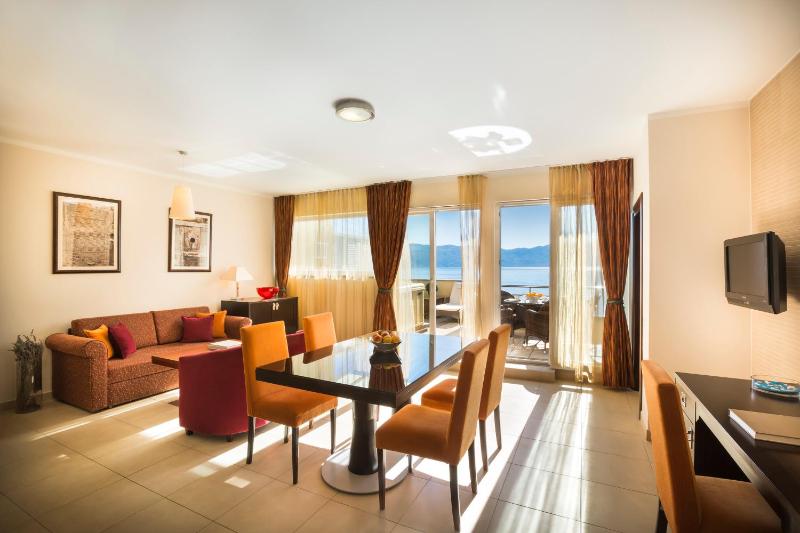 Suite for 2+2 with Jacuzzi Seaview image 1