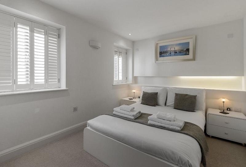 Harbour Lights Apartment - image 11