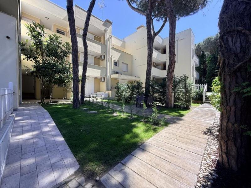 Apartment with large terrace in Rosolina Mare - image 12