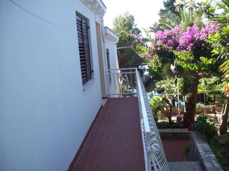 Captain's villa - image 31