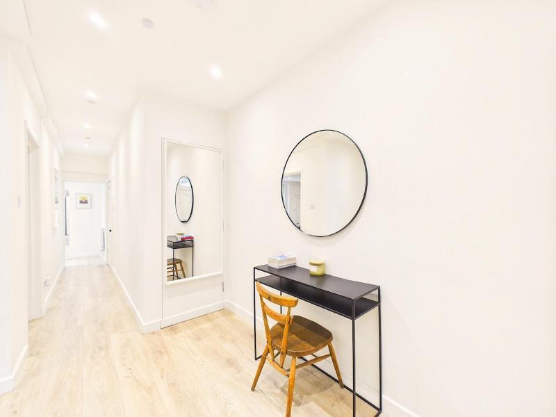 NEW Stylish 2-Bed Apartment By Signature Stays with FREE Parking - image 20