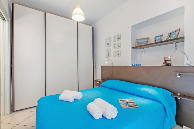Super Central Apartment with Balcony - Happy Rentals - image 14