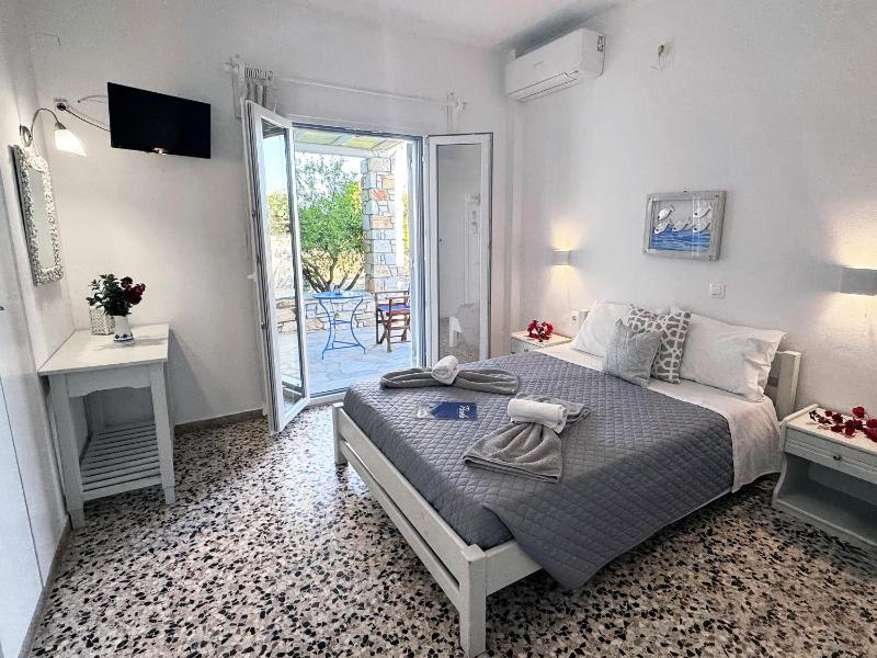 Flora & Agelos Studios - Paros - image 33