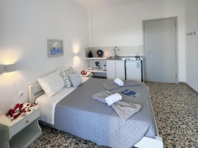 Flora & Agelos Studios - Paros - image 34
