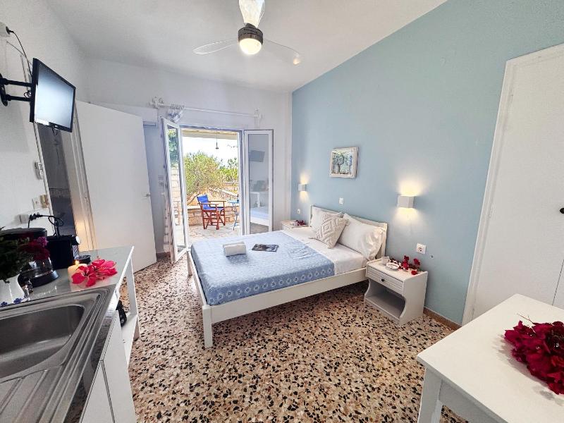 Flora & Agelos Studios - Paros - image 28
