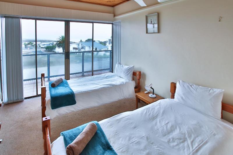 Dasklip Langebaan 8-sleeper - image 9