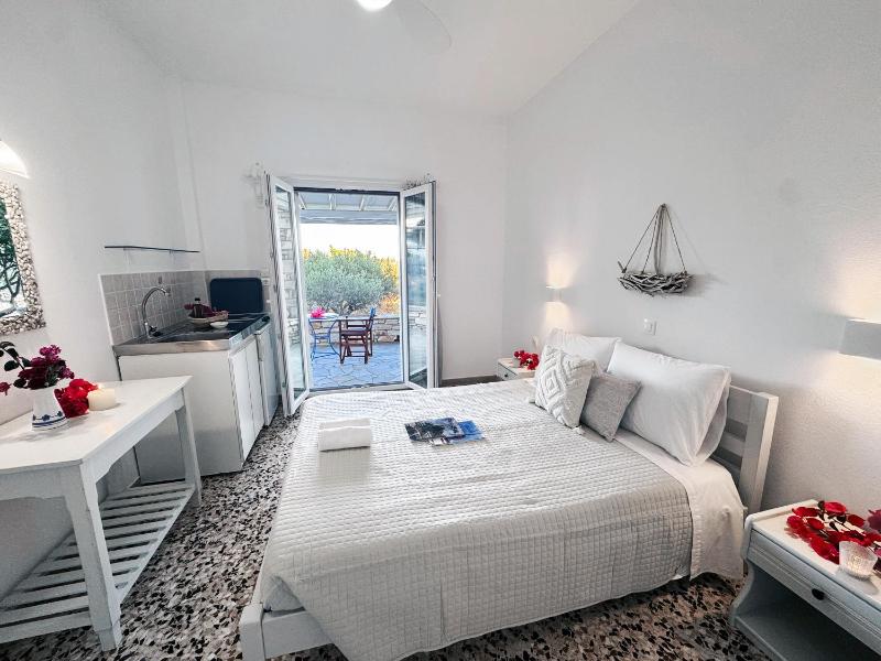 Flora & Agelos Studios - Paros - image 25