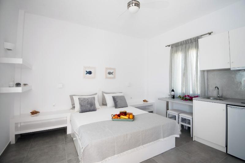 Flora & Agelos Studios - Paros - image 26