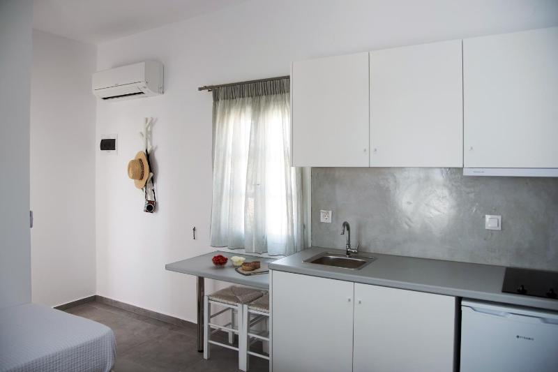 Flora & Agelos Studios - Paros - image 19