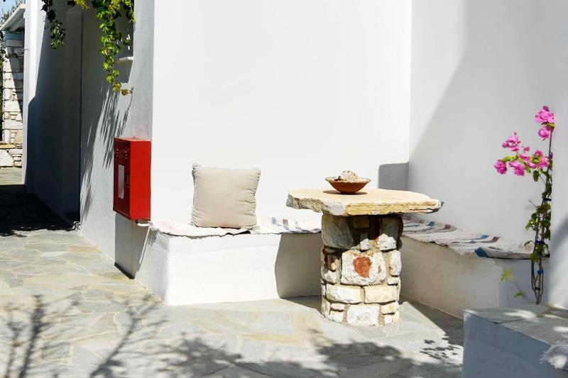 Flora & Agelos Studios - Paros - image 7