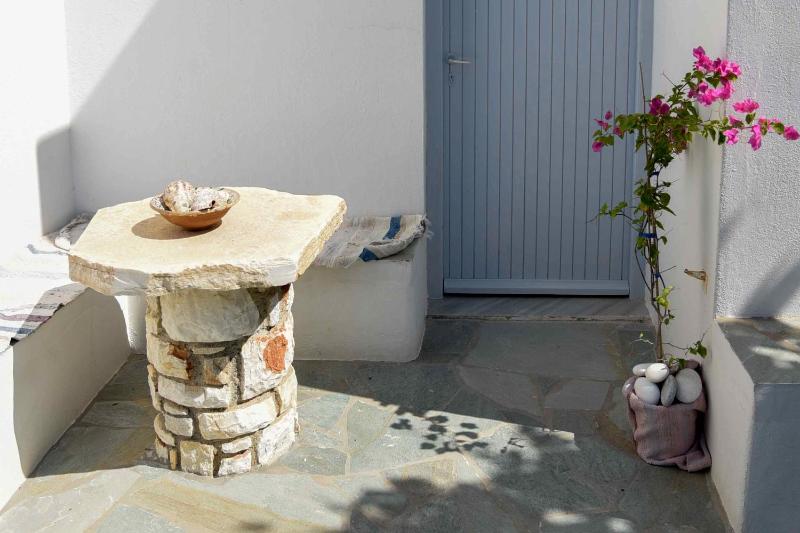 Flora & Agelos Studios - Paros - image 14