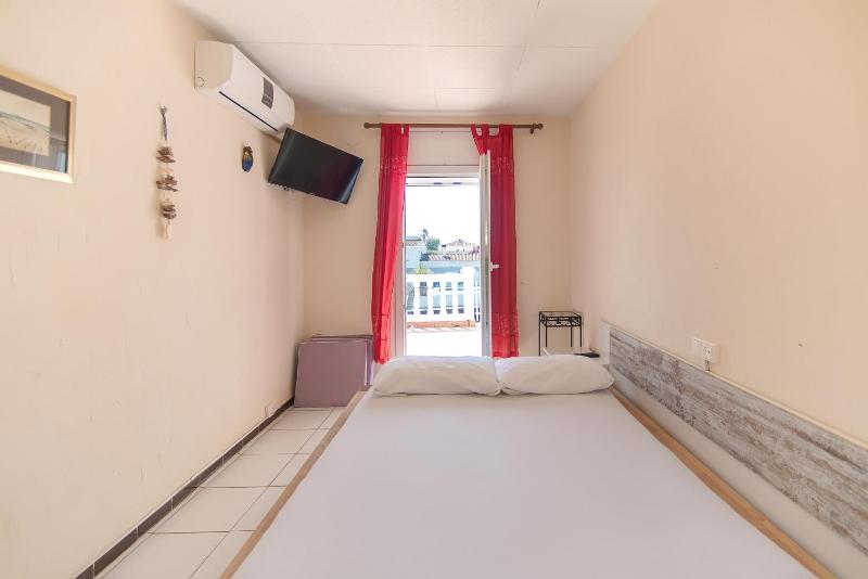 WELCS CASA 240 EMP con piscina y vista al canal - image 18