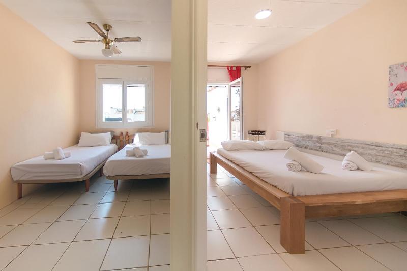 WELCS CASA 240 EMP con piscina y vista al canal - image 17