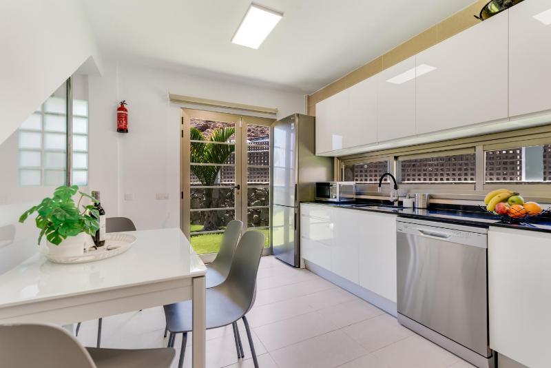 Villa Chil - Luxury with heated pool and BBQ - image 29