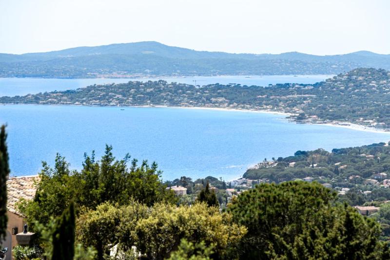 Splendid villa with swimming pool & sea view - image 14