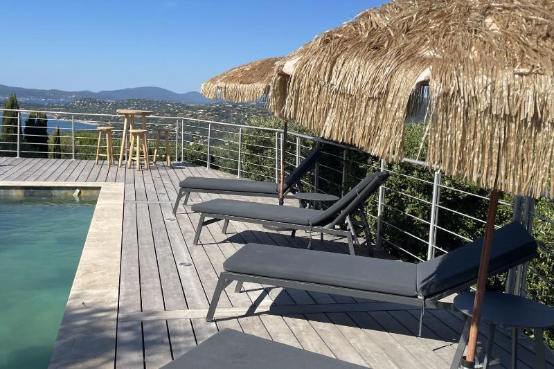 Splendid villa with swimming pool & sea view - image 19